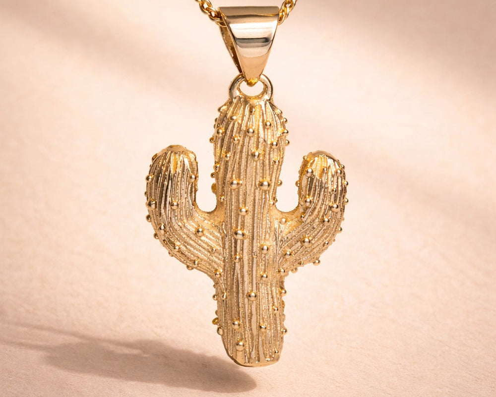 Ruinette custom cactus pendant close up in solid 18k yellow gold