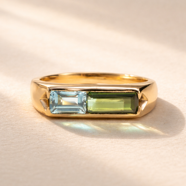 Ruinette Duet Ring no. 01 in 18k yellow gold with blue topaz and green tourmaline baguettes, front view.